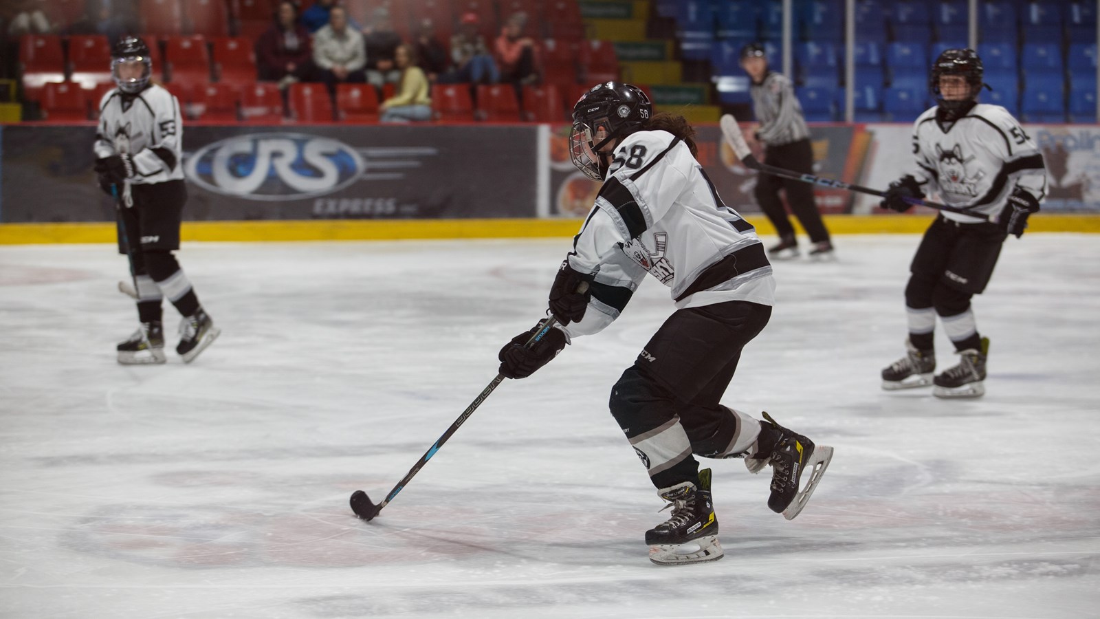 Le Tournoi de hockey féminin de Saint-Georges bat son plein