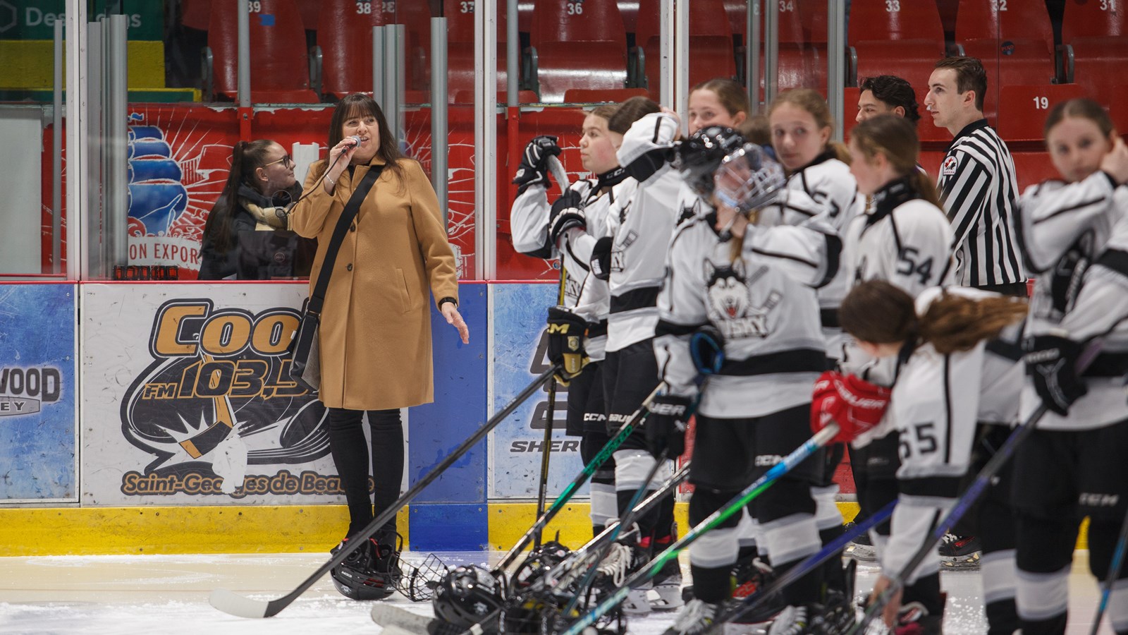 Le Tournoi de hockey féminin de Saint-Georges bat son plein