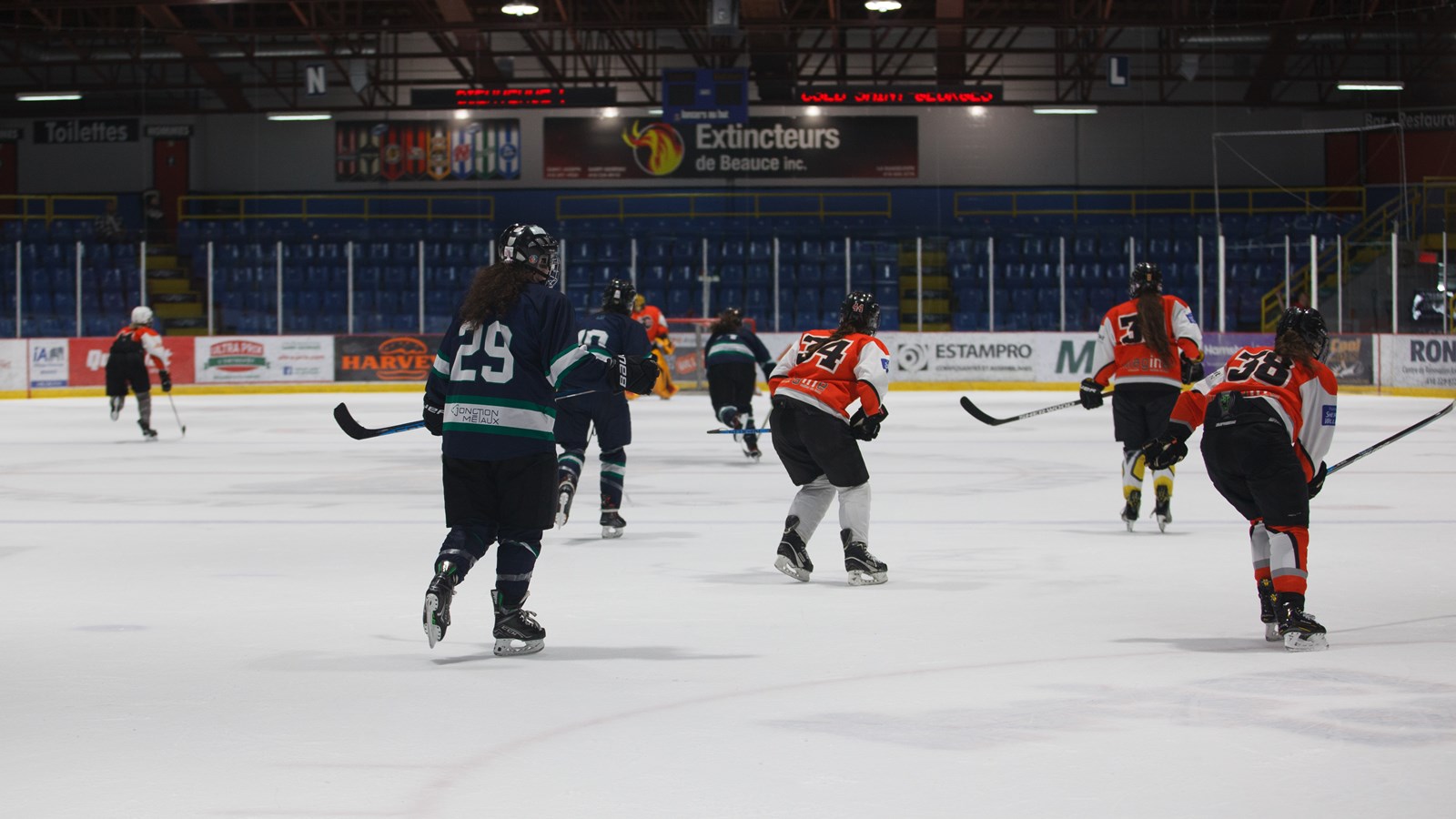 Le Tournoi de hockey féminin de Saint-Georges bat son plein