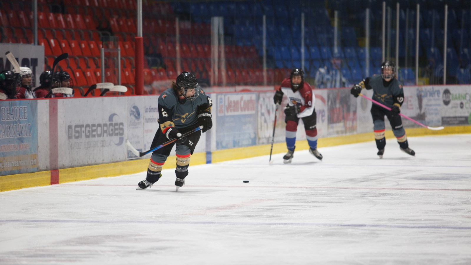 Le Tournoi de hockey féminin de Saint-Georges bat son plein