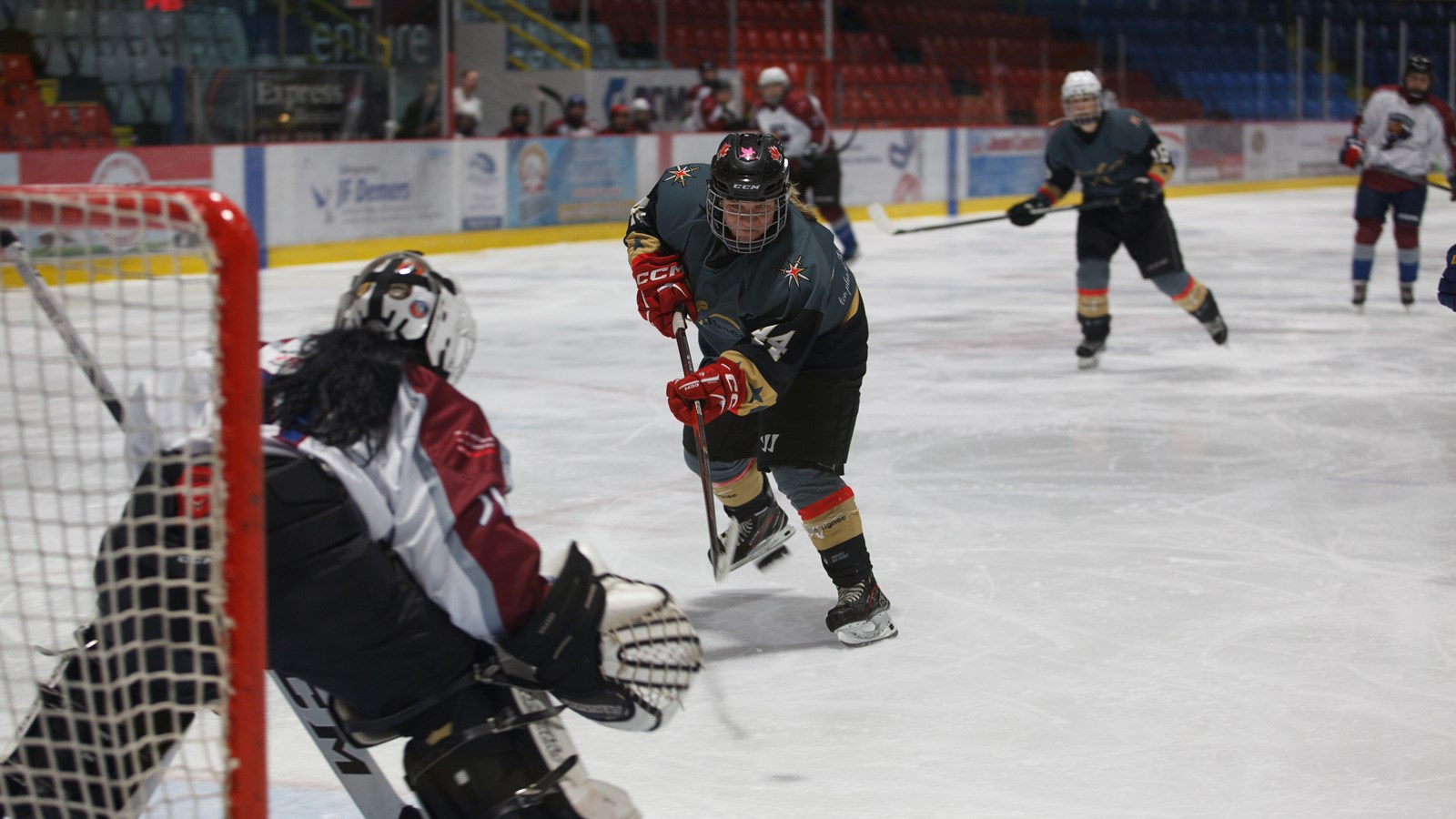 Le Tournoi de hockey féminin de Saint-Georges bat son plein