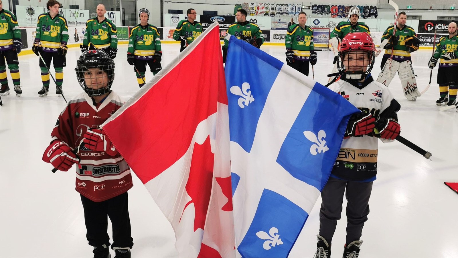 Les porte-drapeaux de la mise au jeu protocolaire.