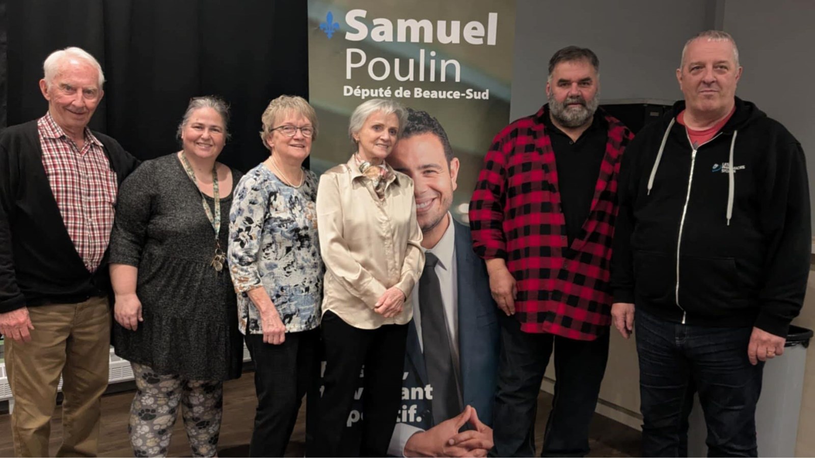 De gauche à droite, Bruno Reny, , Mélanie Gauthier, Renée Rancourt, membres du conseil d'administration de la Société historique, Louise Huard-Peake, présidente de la Société, Jean-Roch Morin, conférencier invité et Alain Maheux, maire de Saint-Prosper.