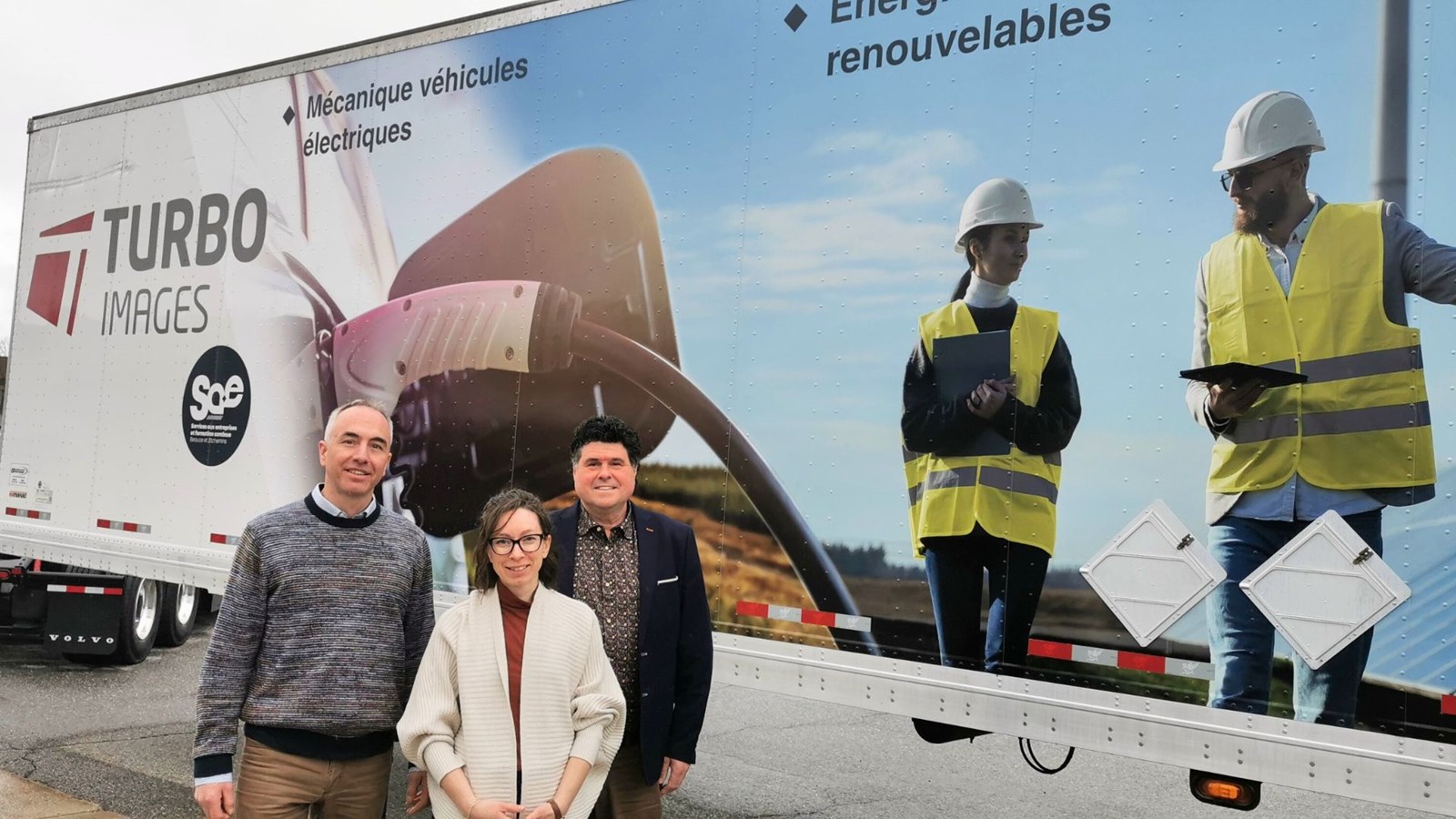 Les responsables du projet, de gauche à droite, Pier-Luc Poulin, enseignant et chargé de projets en laboratoire, Christine Bibeau, coordonnatrice de projet des métiers de la mobilité durable au SAE Beauce-Etchemin, et Robin Rodrigue, directeur du CIMIC.