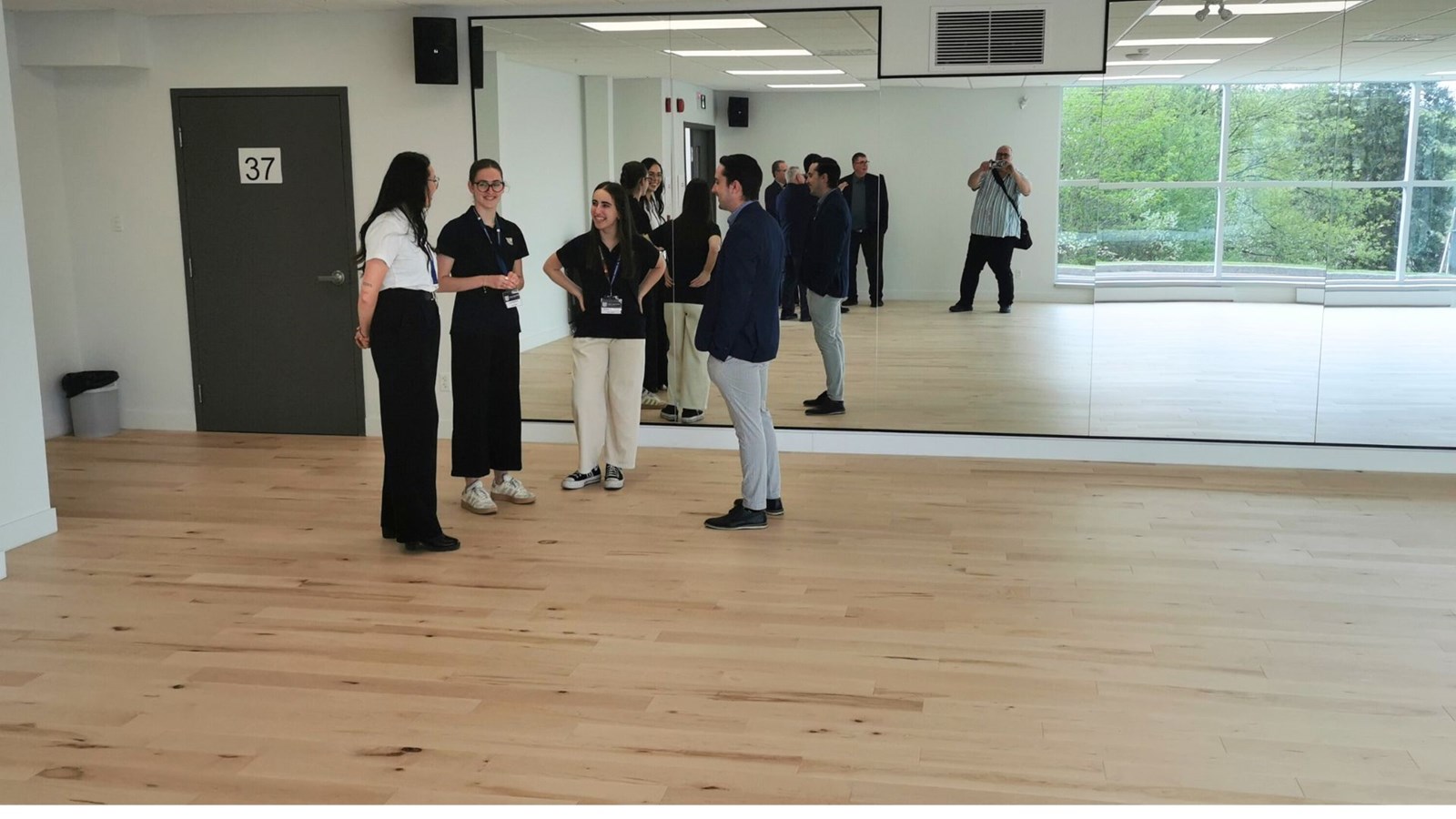 Les installations comprennent maintenant une salle de danse professionnelle.