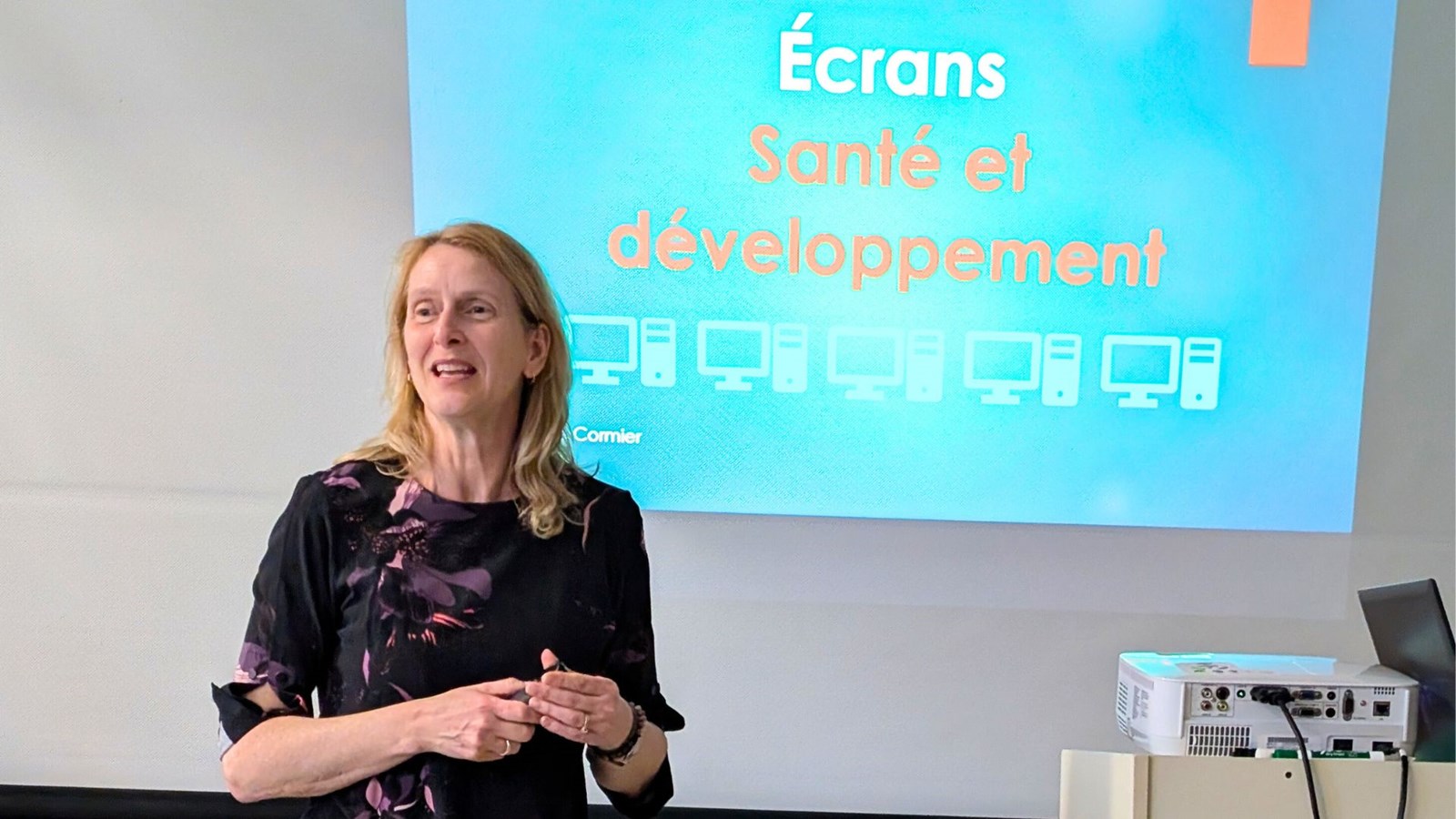 La Dre Hélène Cormier, du Centre de pédiatrie Les Passerelles, a présenté un exposé sur l'effet des écrans sur le développement des enfants.