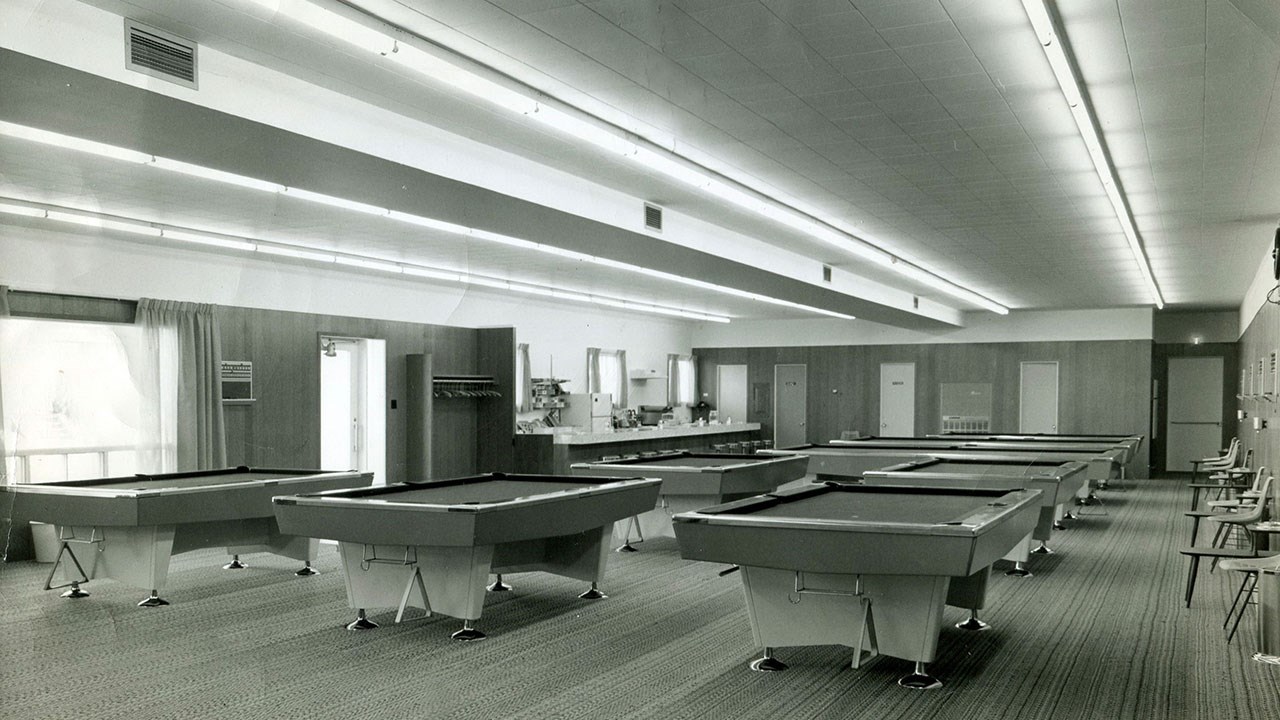 Le centre de billard devient St-Georges Draperies en 1968
