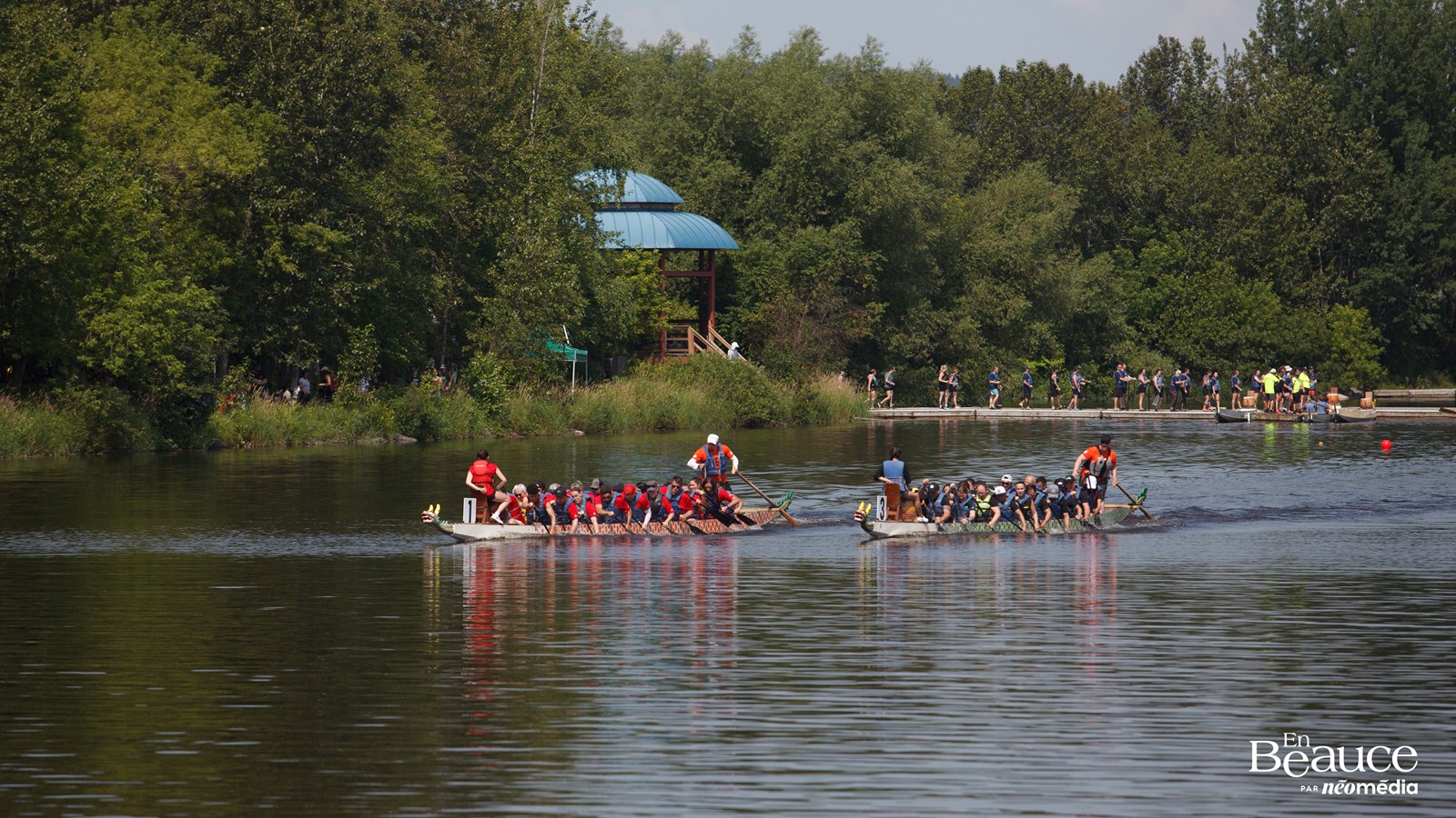 La course de bateaux-dragons a réuni 483 rameurs