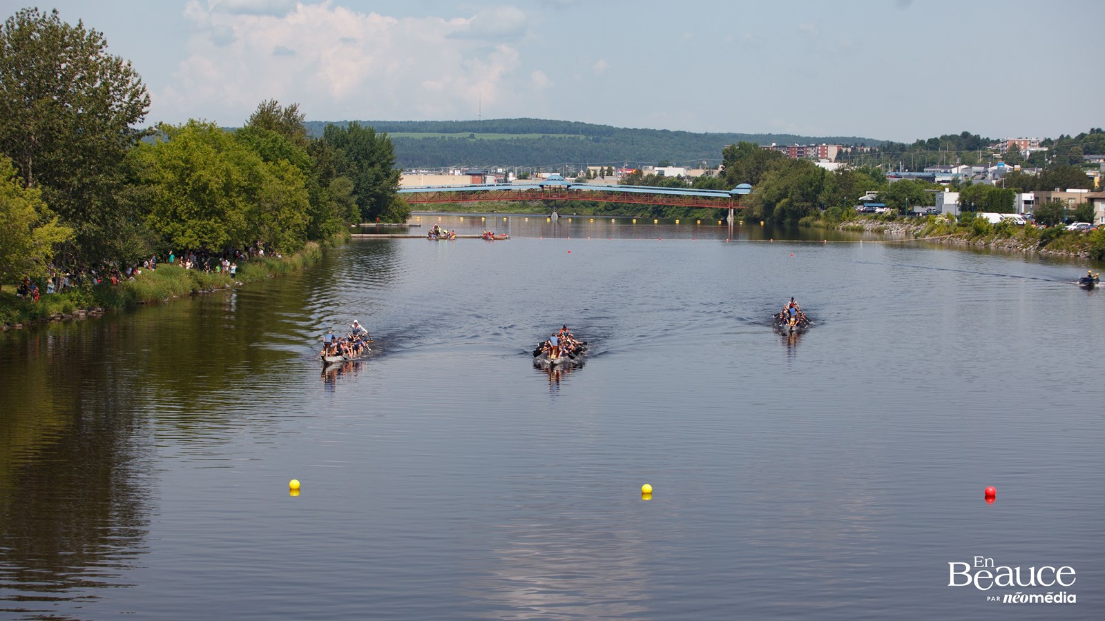 La course de bateaux-dragons a réuni 483 rameurs