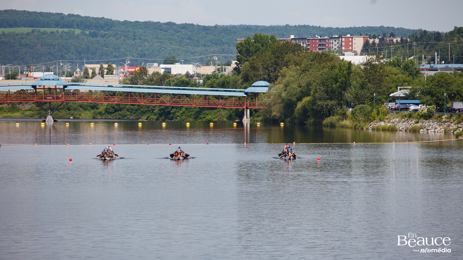 La course de bateaux-dragons a réuni 483 rameurs