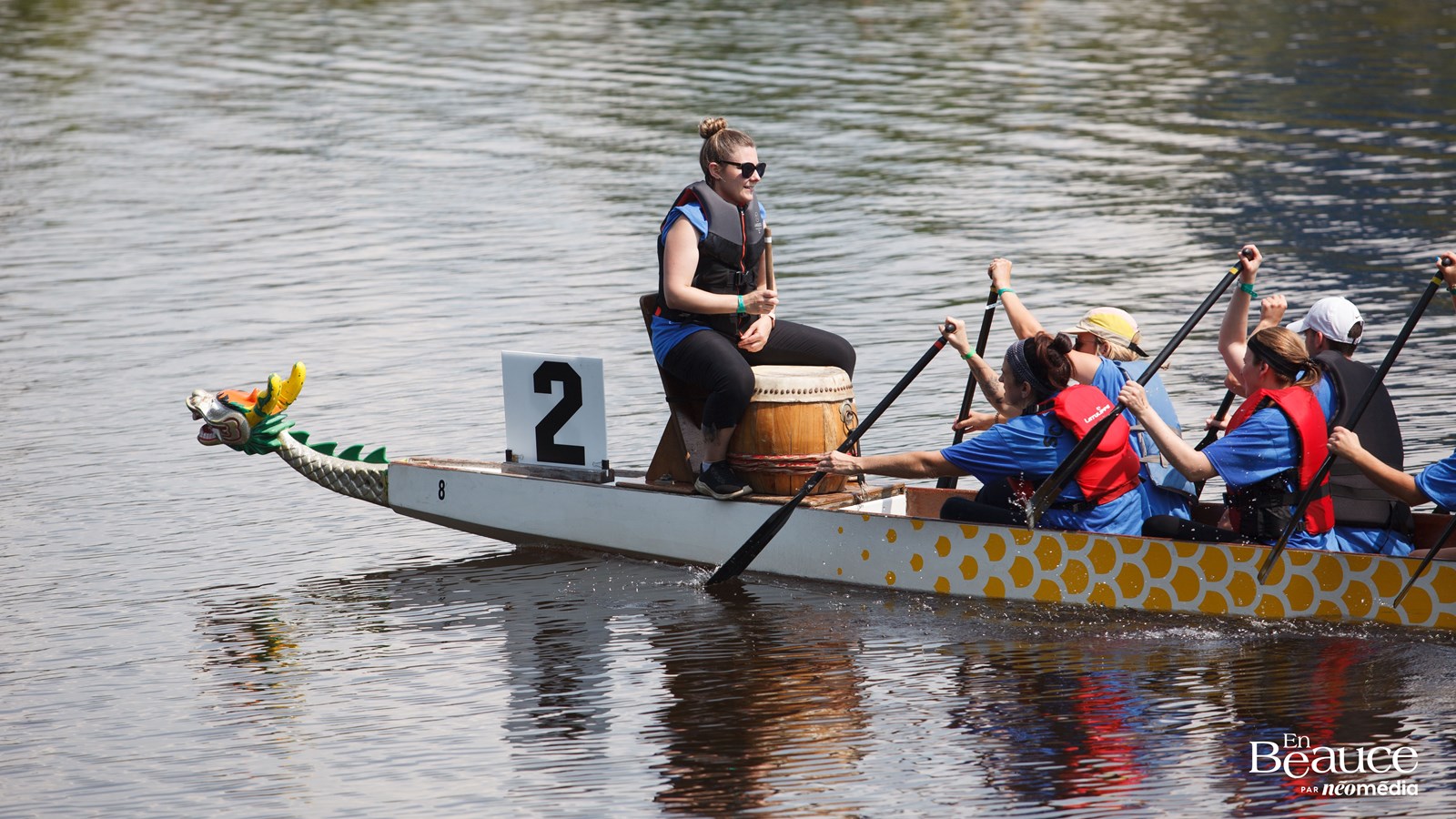 La course de bateaux-dragons a réuni 483 rameurs