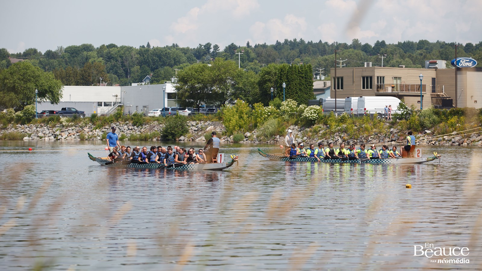 La course de bateaux-dragons a réuni 483 rameurs