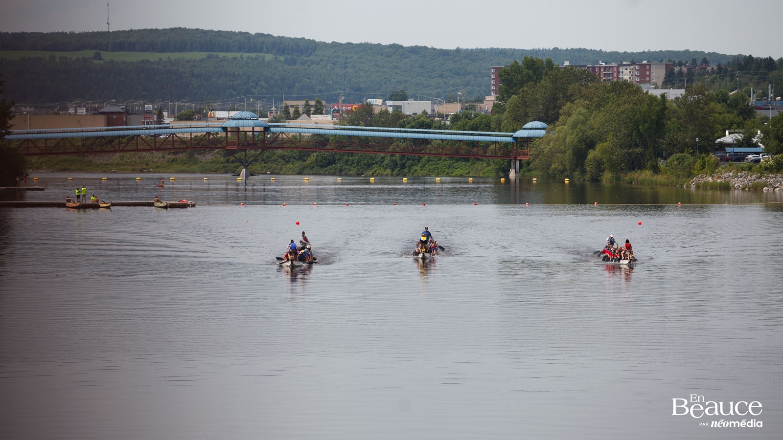 La course de bateaux-dragons a réuni 483 rameurs