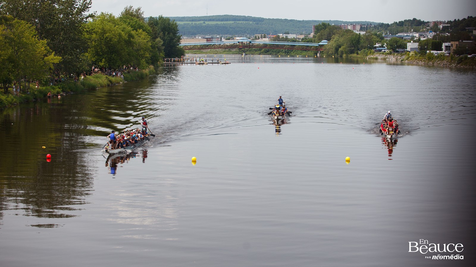 La course de bateaux-dragons a réuni 483 rameurs