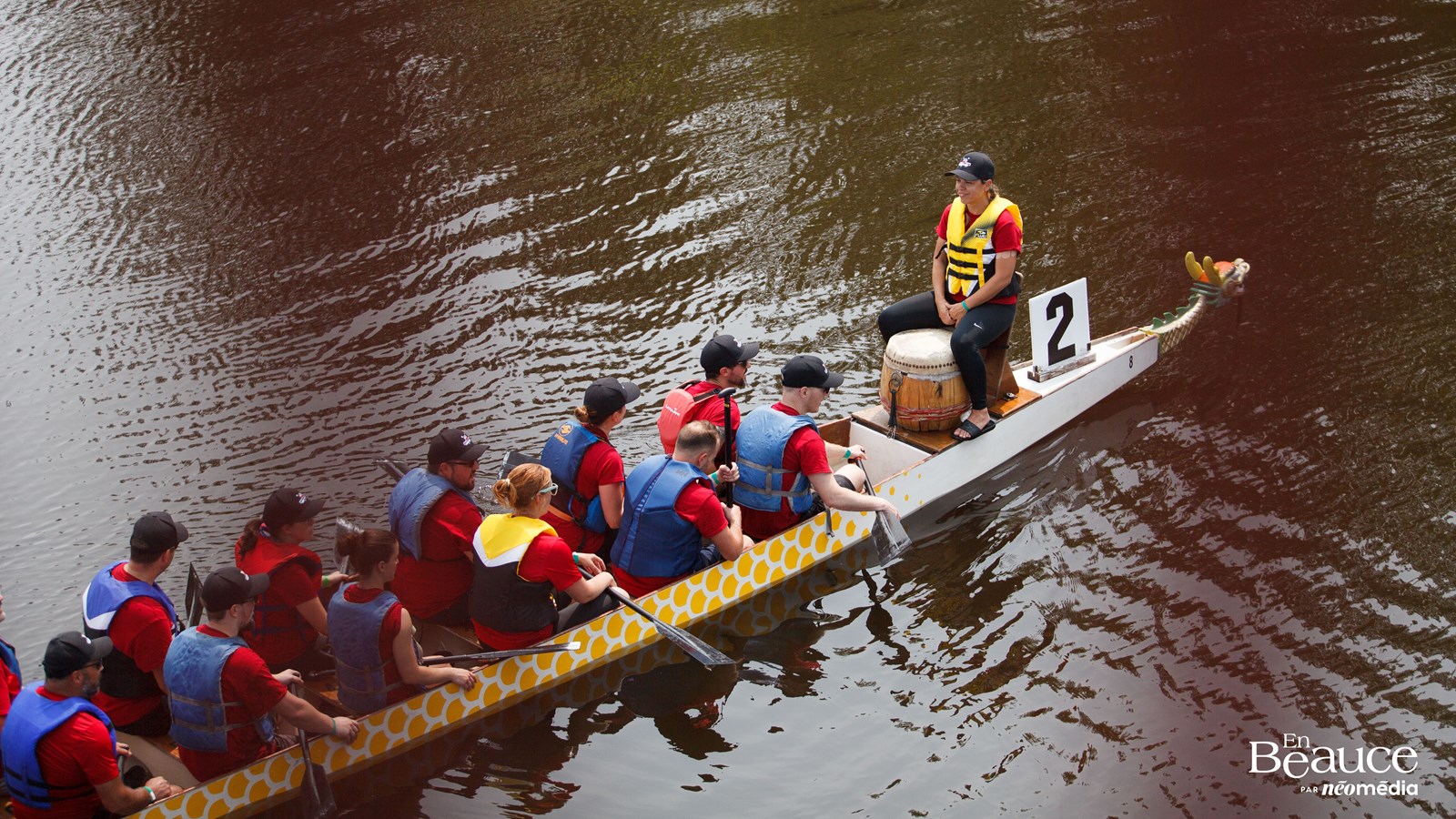 La course de bateaux-dragons a réuni 483 rameurs