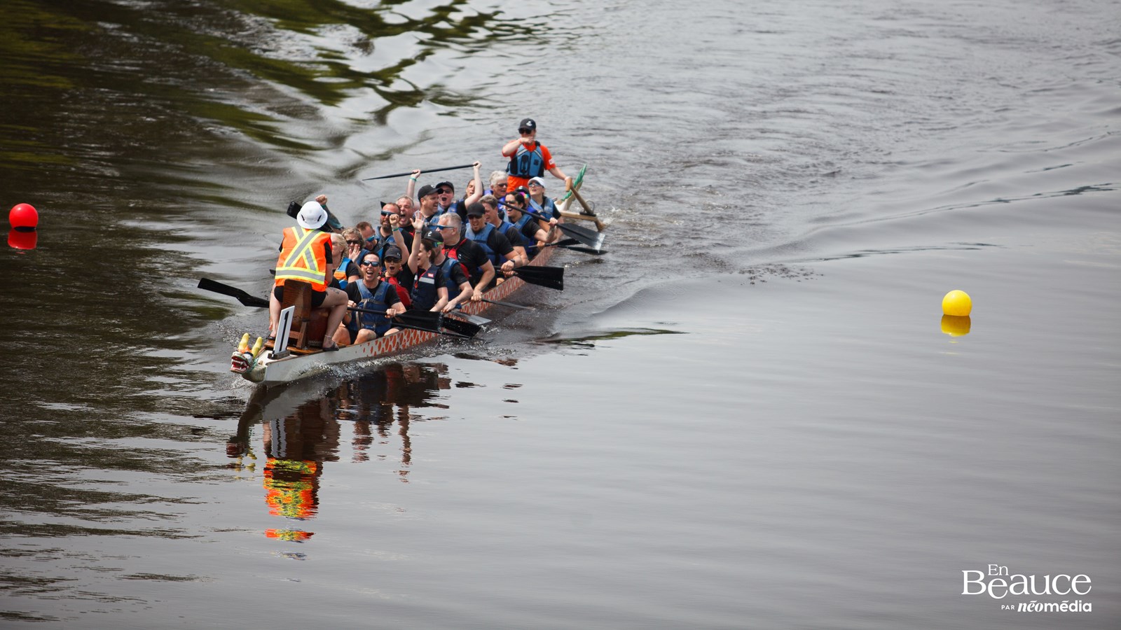 La course de bateaux-dragons a réuni 483 rameurs