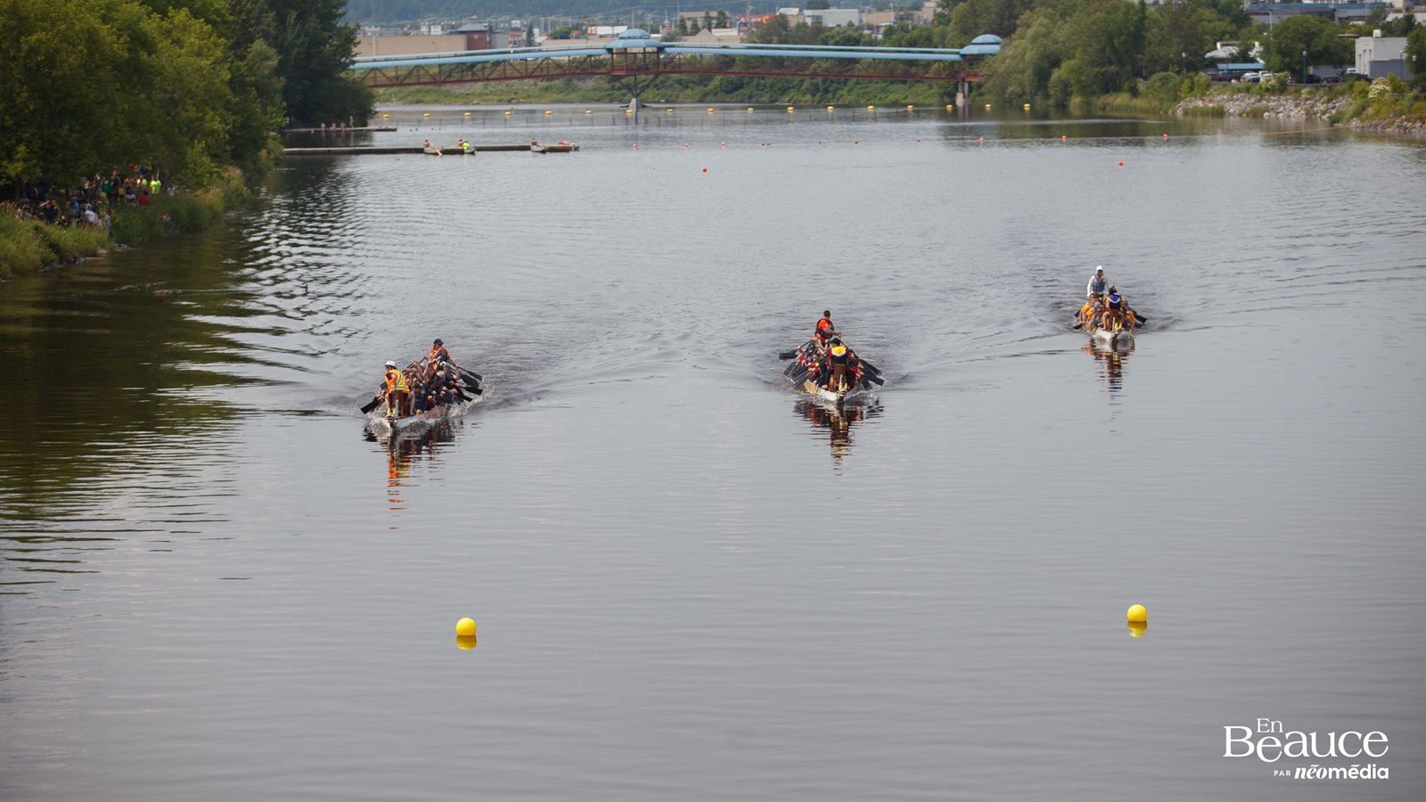 La course de bateaux-dragons a réuni 483 rameurs