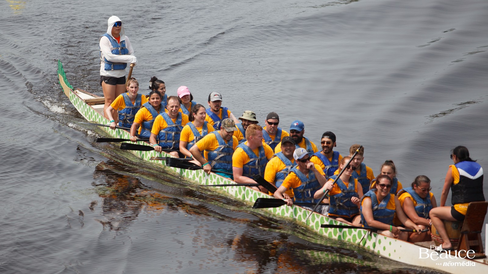 La course de bateaux-dragons a réuni 483 rameurs