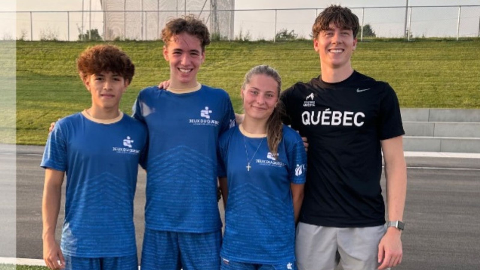 Les athlètes et leur accompagnateur