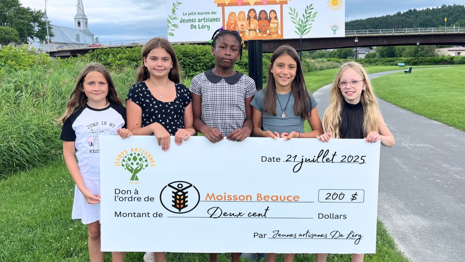 Les Jeunes artisanes De Léry, de gauche à droite, Delphine Cloutier, Alycia Jacques, Ougaing Eva Mikaella Siomne, Élodie Roy et Elena Méthot.