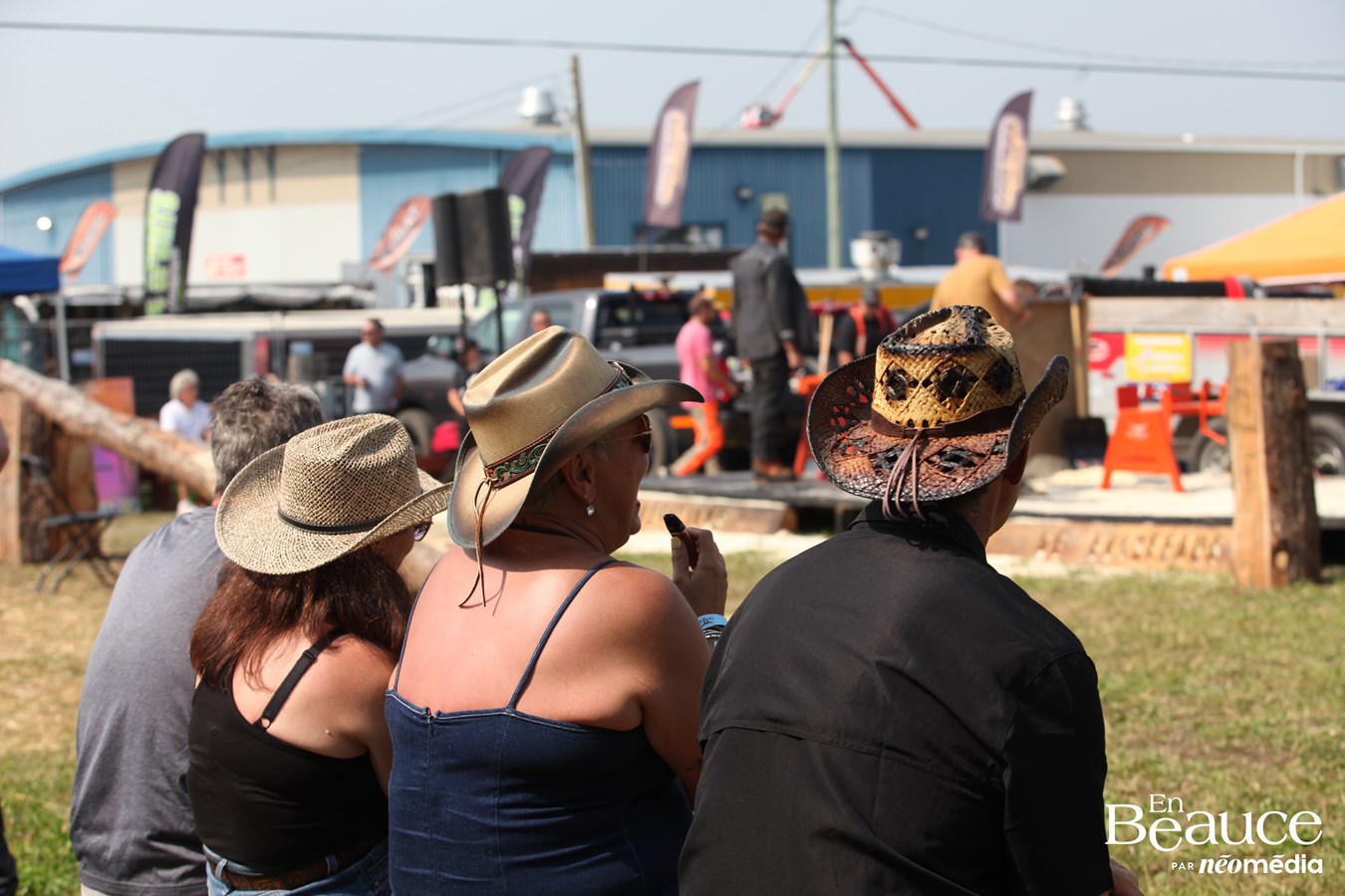 Bûcherons et chevaux font vibrer les Festivités Western de Saint-Victor