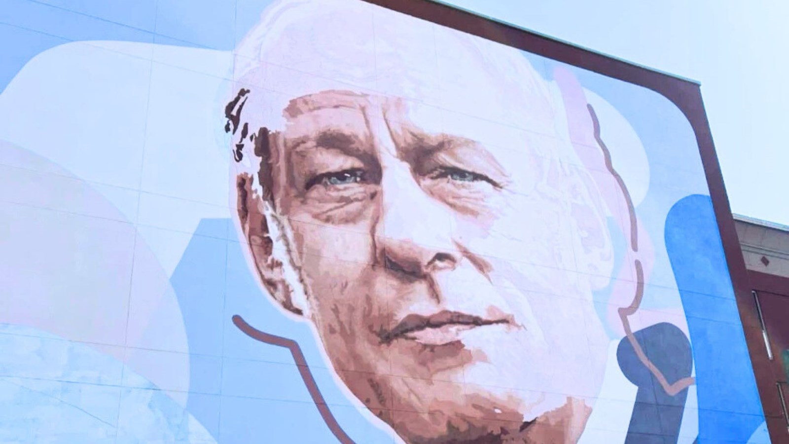 Murale en hommage à René Lévesque, dévoilée l'an dernier à l’intersection du boulevard Crémazie et de l’avenue de Gaspé, à Montréal.