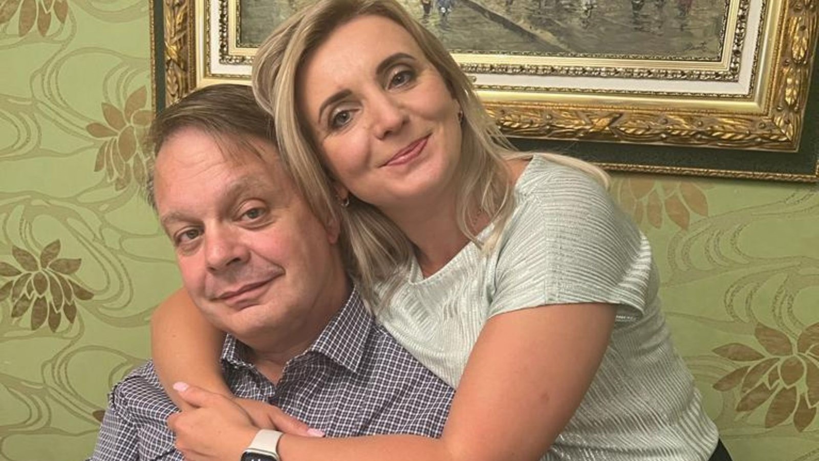 Avec son épouse, Oksana Krompashchyk.
