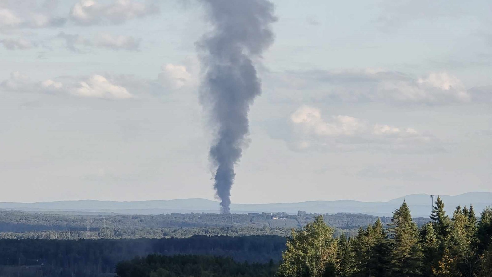 Saint-Philibert : important incendie dans l'entreprise Fernand Bégin
