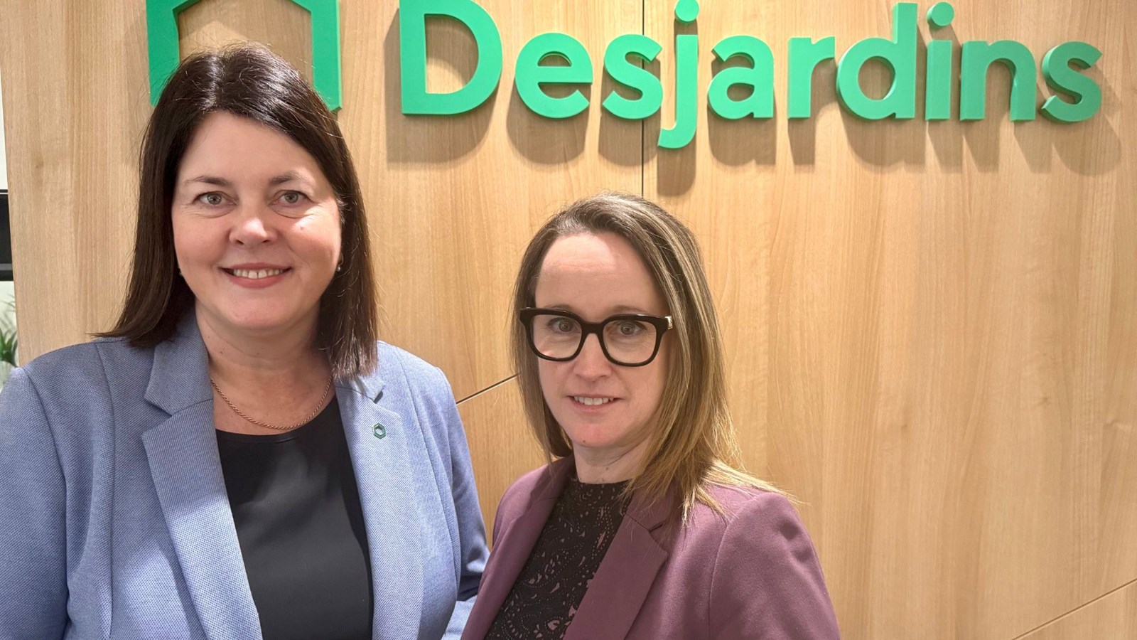 Claudia Faucher et Joëlle Girard, respectivement directrice générale, et présidente au conseil d’administration de la nouvelle Caisse Desjardins du Cœur-de-la-Beauce.