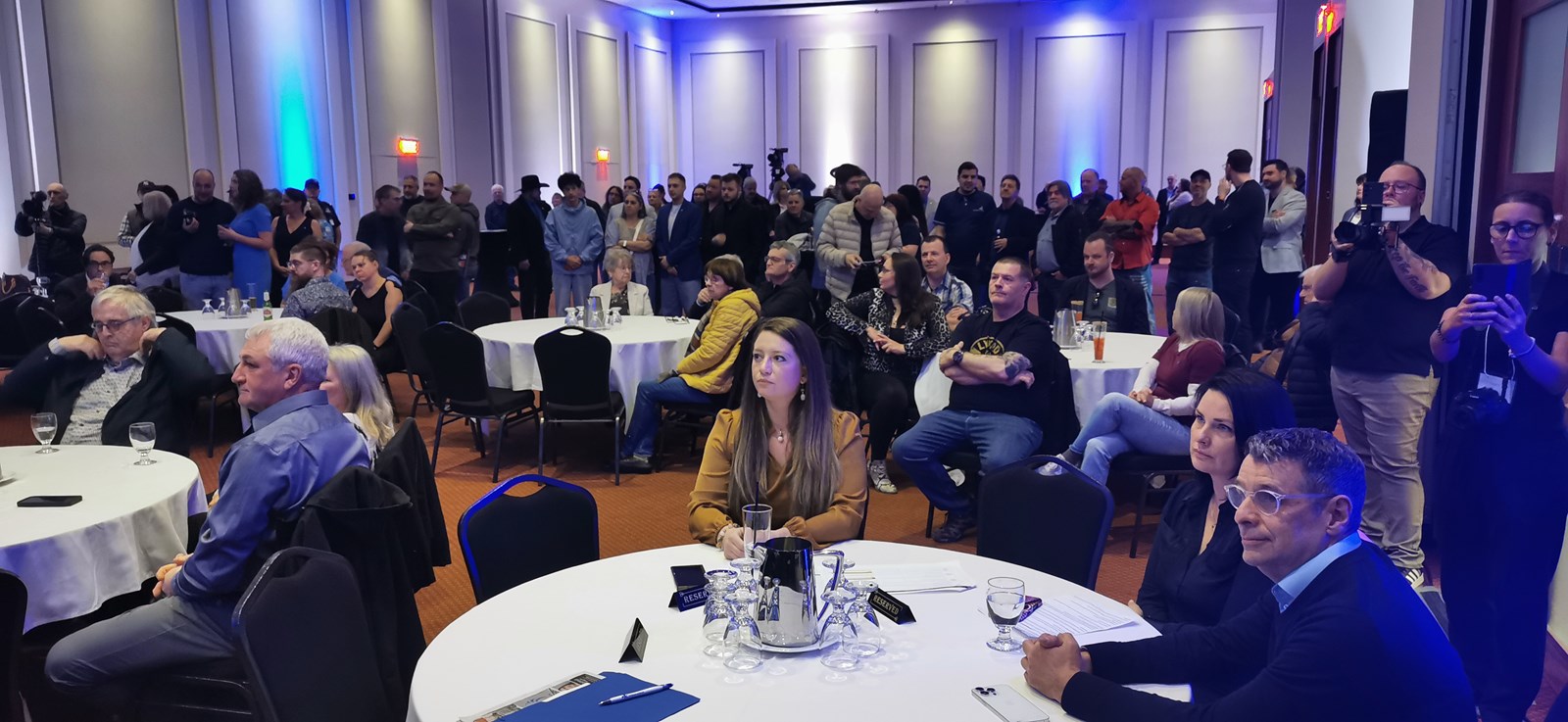 Environ 150 partisans ont assisté au lancement officiel de la campagne du candidat du PCQ, Jonathan Poulin.