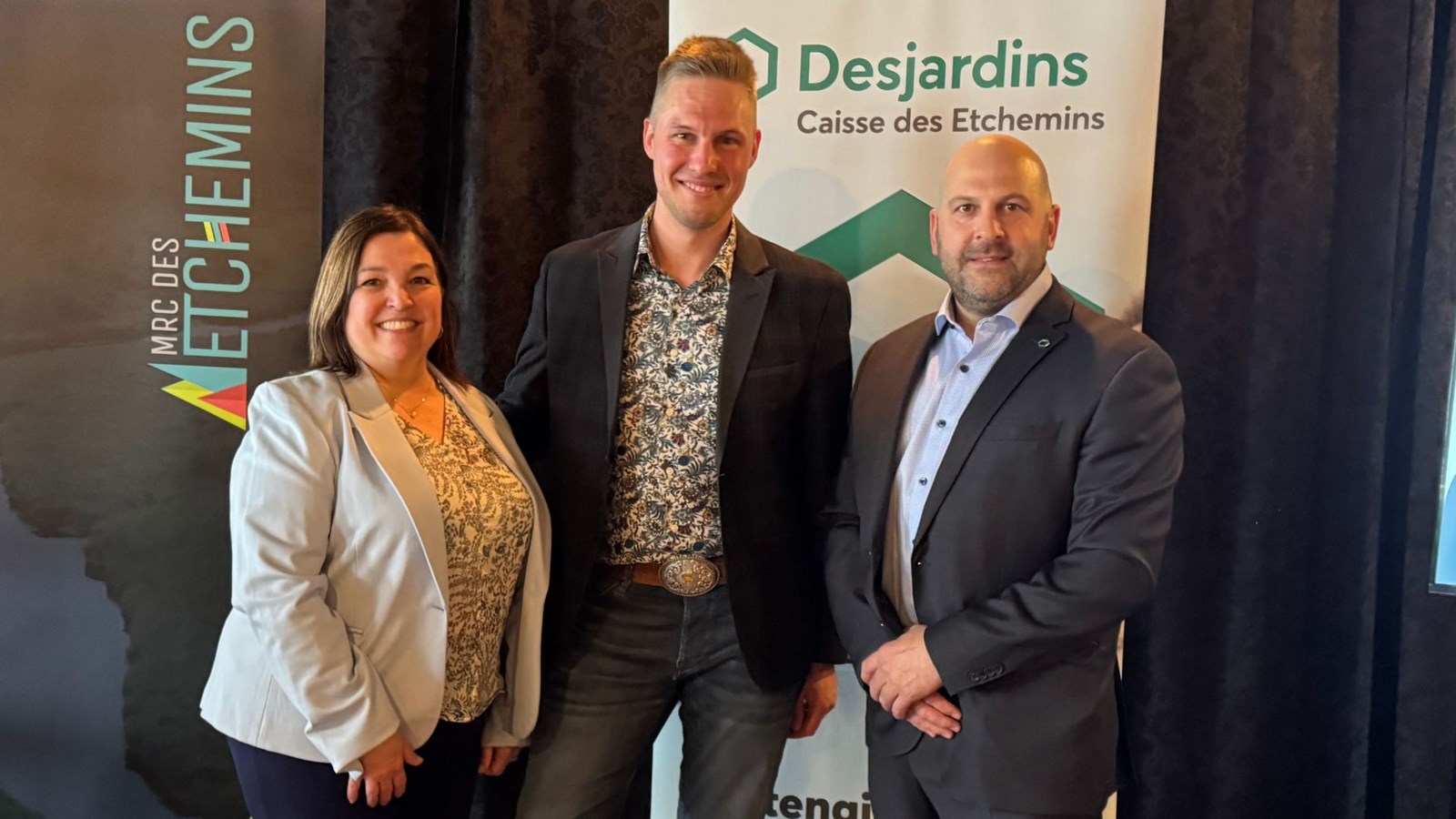 Judith Leblond, directrice générale à la MRC des Etchemins, Simon Tanguay, président du Domaine du Wapiti, et Benoit Carrière, directeur général de la Caisse des Etchemins chez Desjardins.