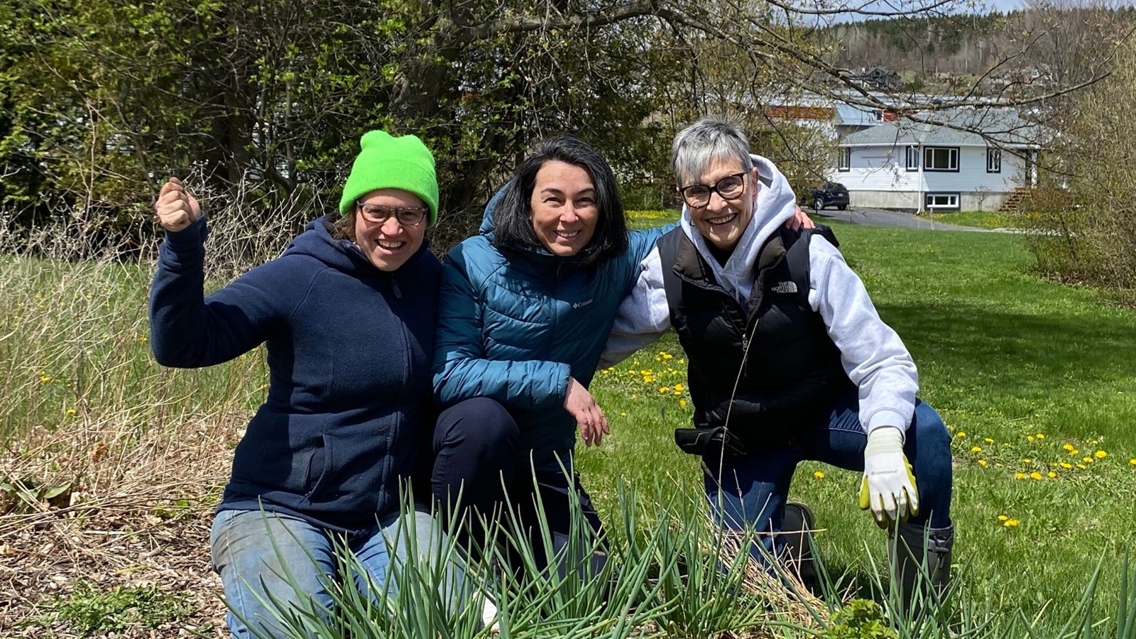 Les organisatrices de la fête Hortiflore, Marie-Paule Robichaud, Chantal Quirion (présidente de la Société d'horticulture et d'écologie de Beauceville), et Louise Boucher.
