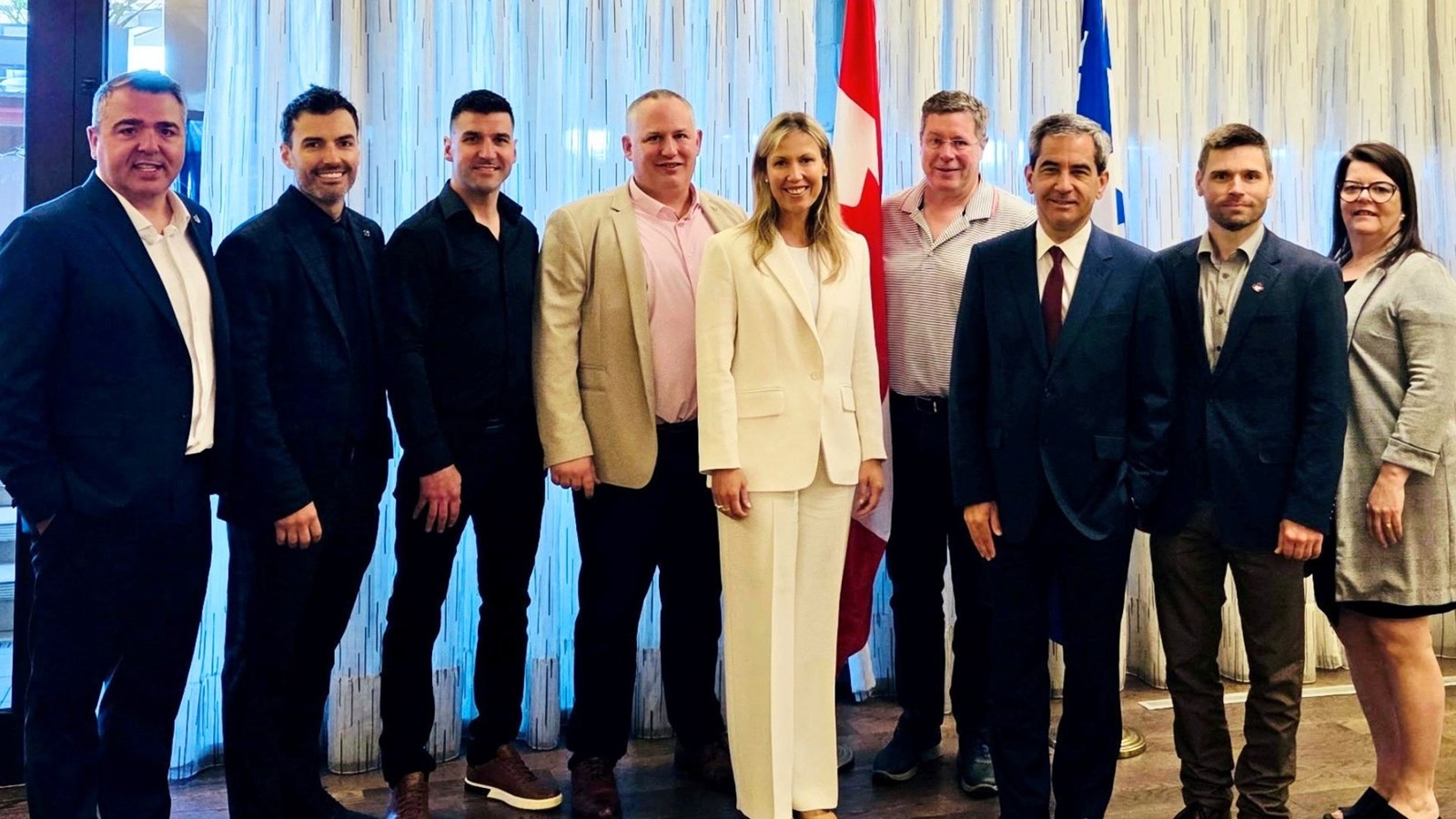 C'est en Beauce que le Parti conservateur du Canada lançait sa tournée de consultation économique du Québec, dans le cadre de l’examen à venir de l’Accord Canada–États-Unis–Mexique (ACEUM). À l'extrême gauche, on aperçoit le député fédéral de Beauce, Jason Groleau.
