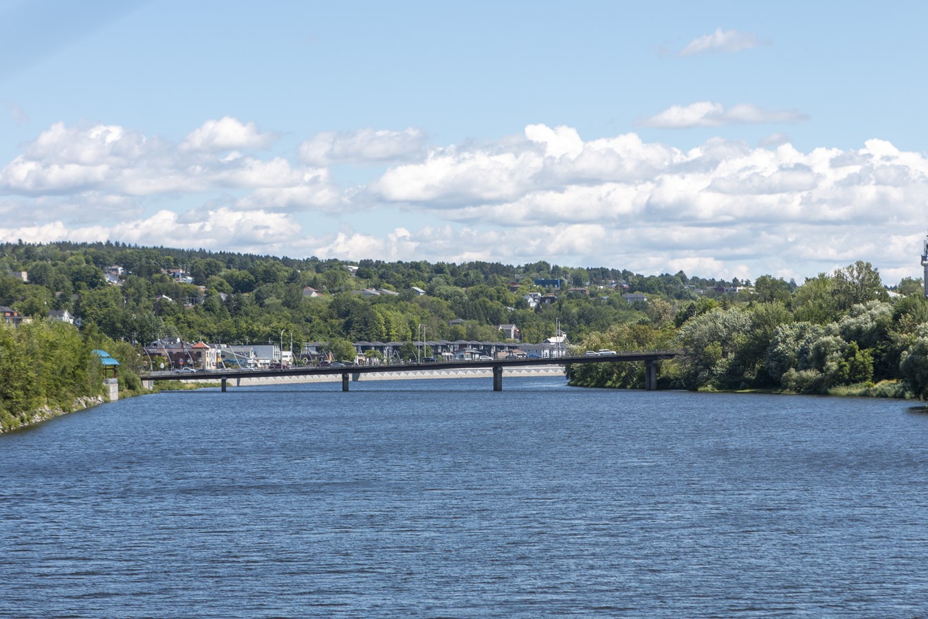 Travaux d’asphaltage sur le pont David-Roy, à Saint-Georges