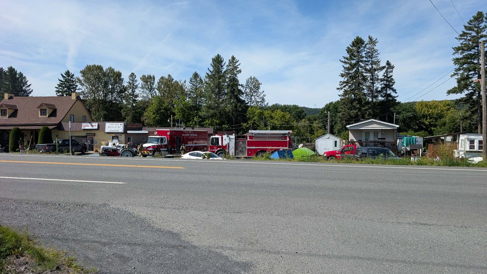 Une roulotte entièrement brûlée au Camping Domaine de la Rivière