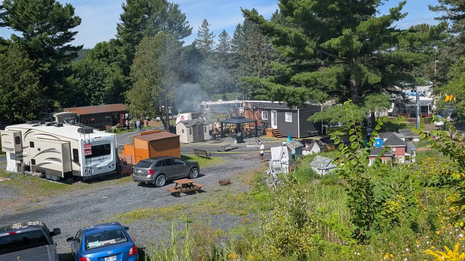 Une roulotte entièrement brûlée au Camping Domaine de la Rivière