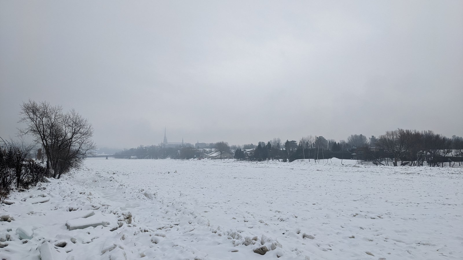 Vue sur la rivière