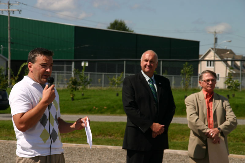 Le directeur de l'École, Pierre Rodrigue, en compagnie de Normand Lessard et de Charles-Henri Lecours.