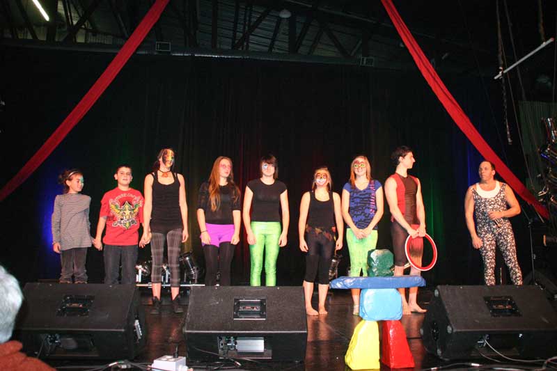 La jeune troupe d'André Deschamps a bien diverti son public.