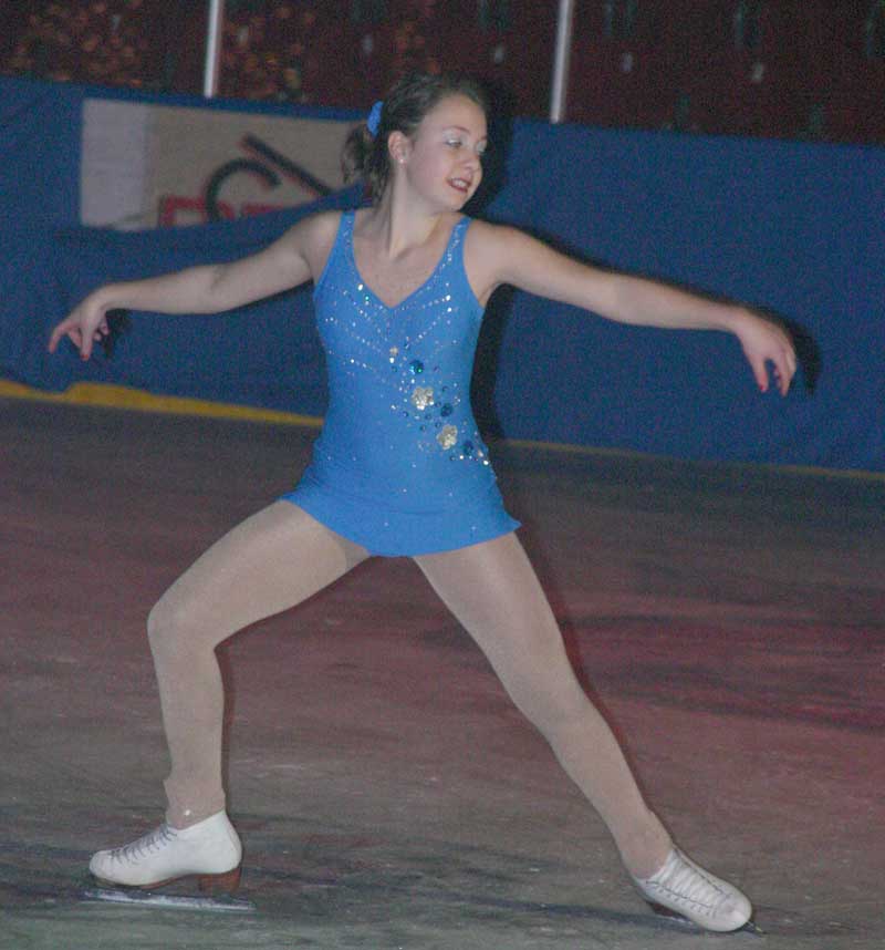 De la grâce sur patin alors qu’on aperçoit Alexandra Morin.