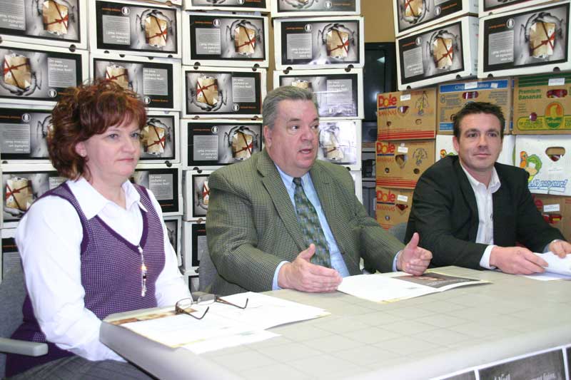 Nicole Jacques en compagnie de Maurice Marcotte et de Pascal Thériault.