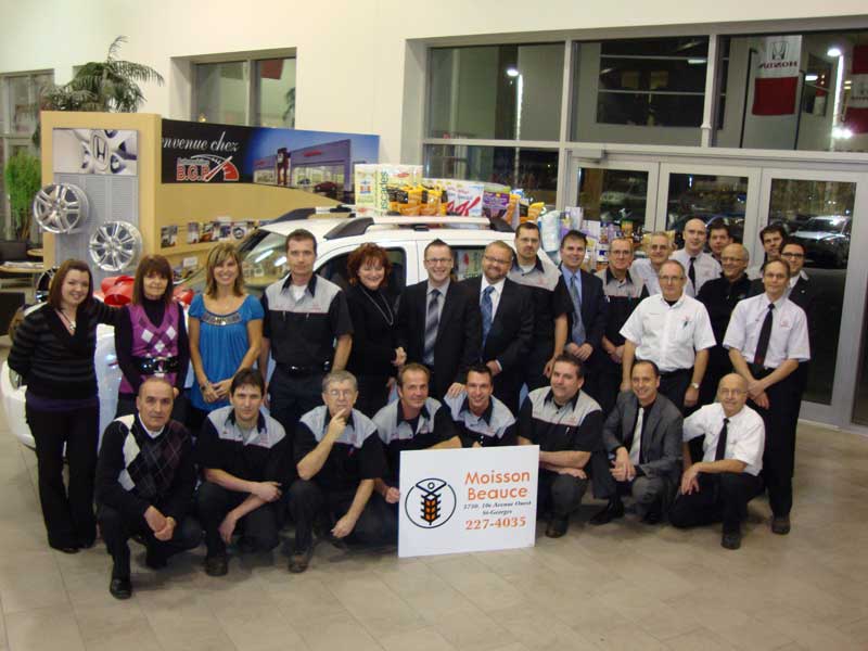 Le groupe est composé de Nicole Jacques, directrice générale de Moisson Beauce, Gerry Veilleux, directeur général et toute l’équipe de BGP Honda.
