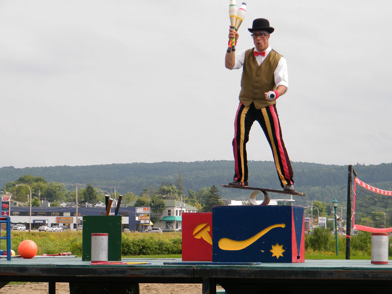 Un spectacle à la haut en couleur sur l'île ronde