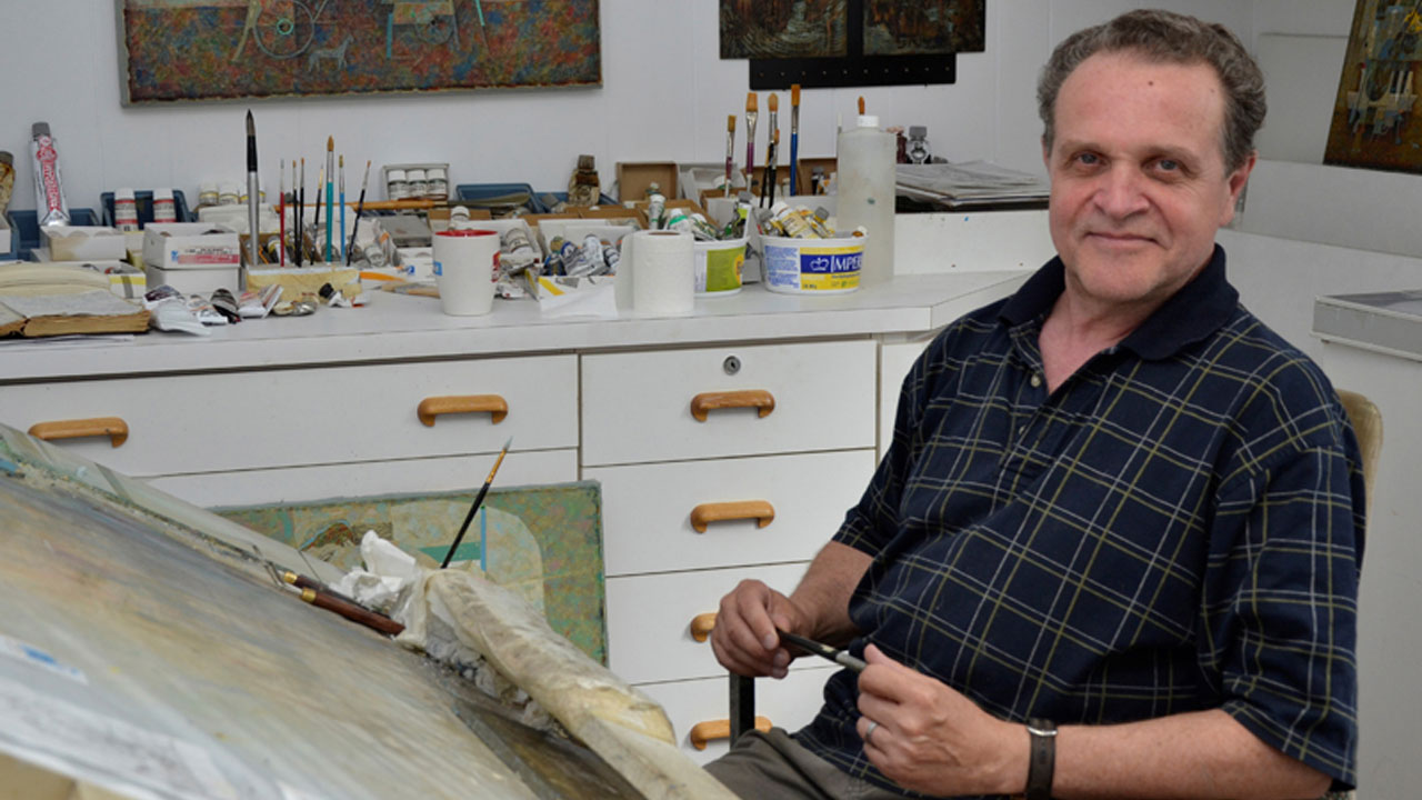 Armand Côté dans son atelier.