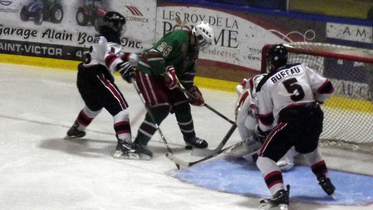 Les Beaucerons ont bourdonné près du filet de Saint-Georges.