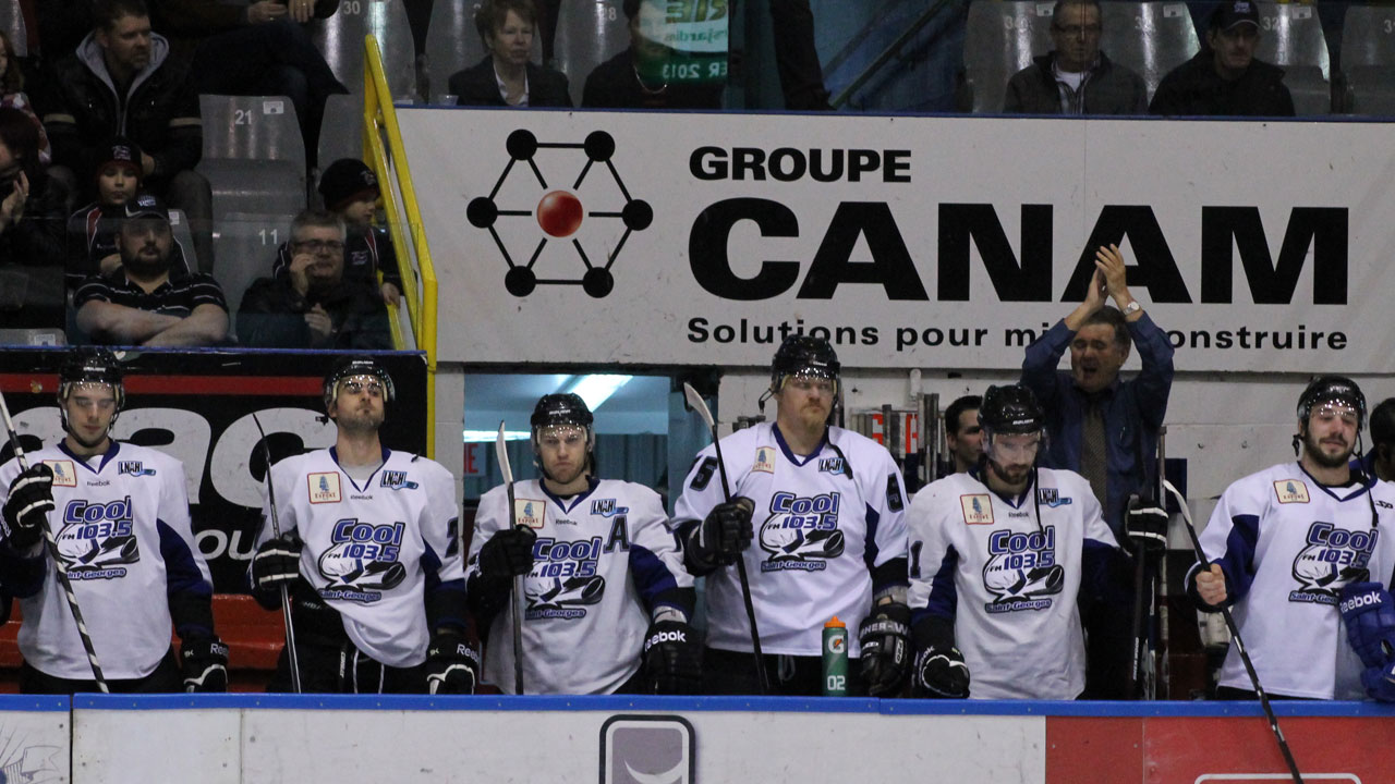 Carol Poulin a applaudi les anciens du Garaga.