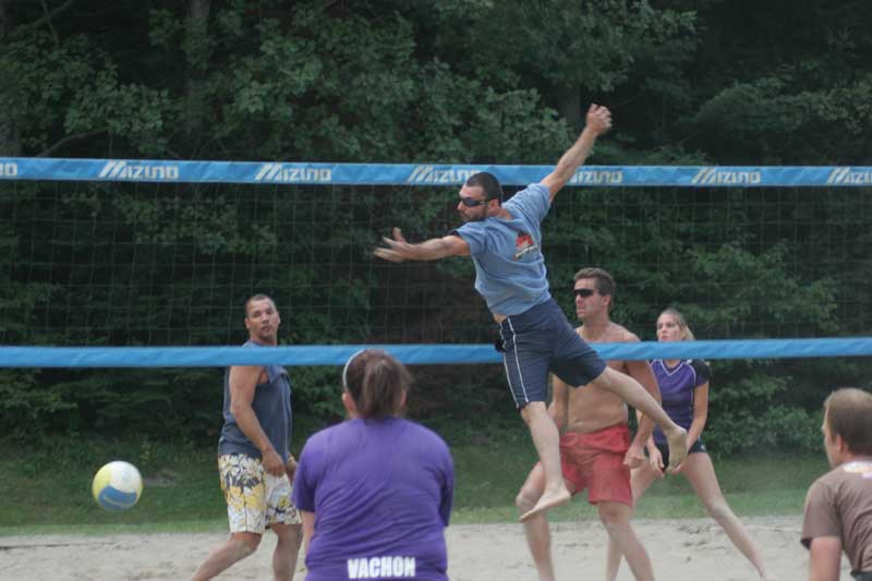 Une première satisfaisante pour le tournoi de volleyball de la Fondation Raymond-Drolet