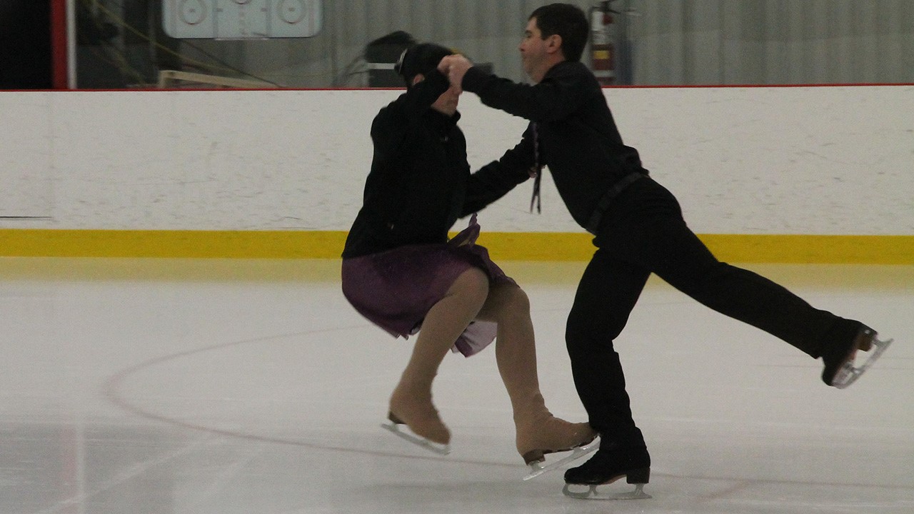 La danse sur patins est loin d'être facile.