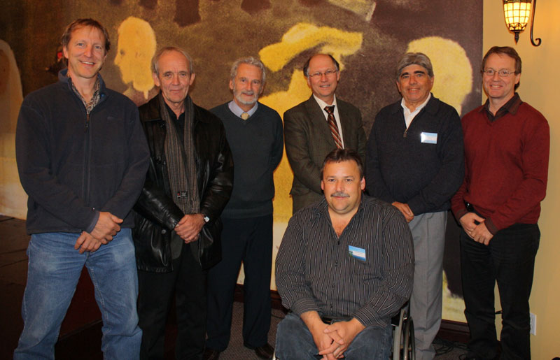 François Lajoie, directeur général du GIRB, Russell Gilbert, président du COBARIC, Jean-Paul Raîche, président du COGESAF, Laurent Lampron, directeur général de la CRÉ Chaudière-Appalaches, Laurent Lessard, président du CRECA, Robert Beaulieu, directeur adjoint à la direction régionale du MAPAQ Chaudière-Appalaches et en avant, Réal Laverrière, administrateur du CDUC.